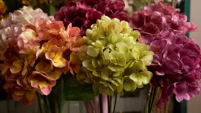 How to Choose Artificial Flowers That Resemble Real Blooms Based on Color and Texture Insights